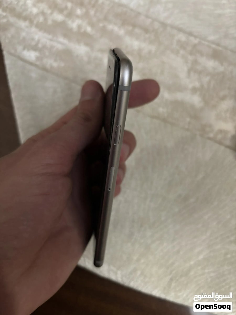 آيفون 6 بايظ. يحتاج لتصليح