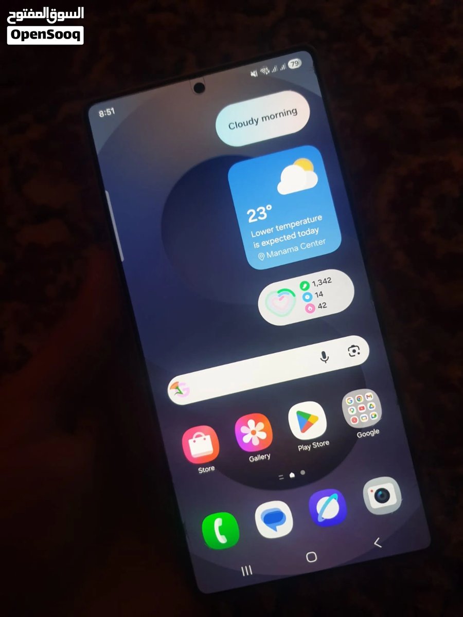 (urgent) samsung s25 ultra 256gb with samsung ear buds. (under stc contract)